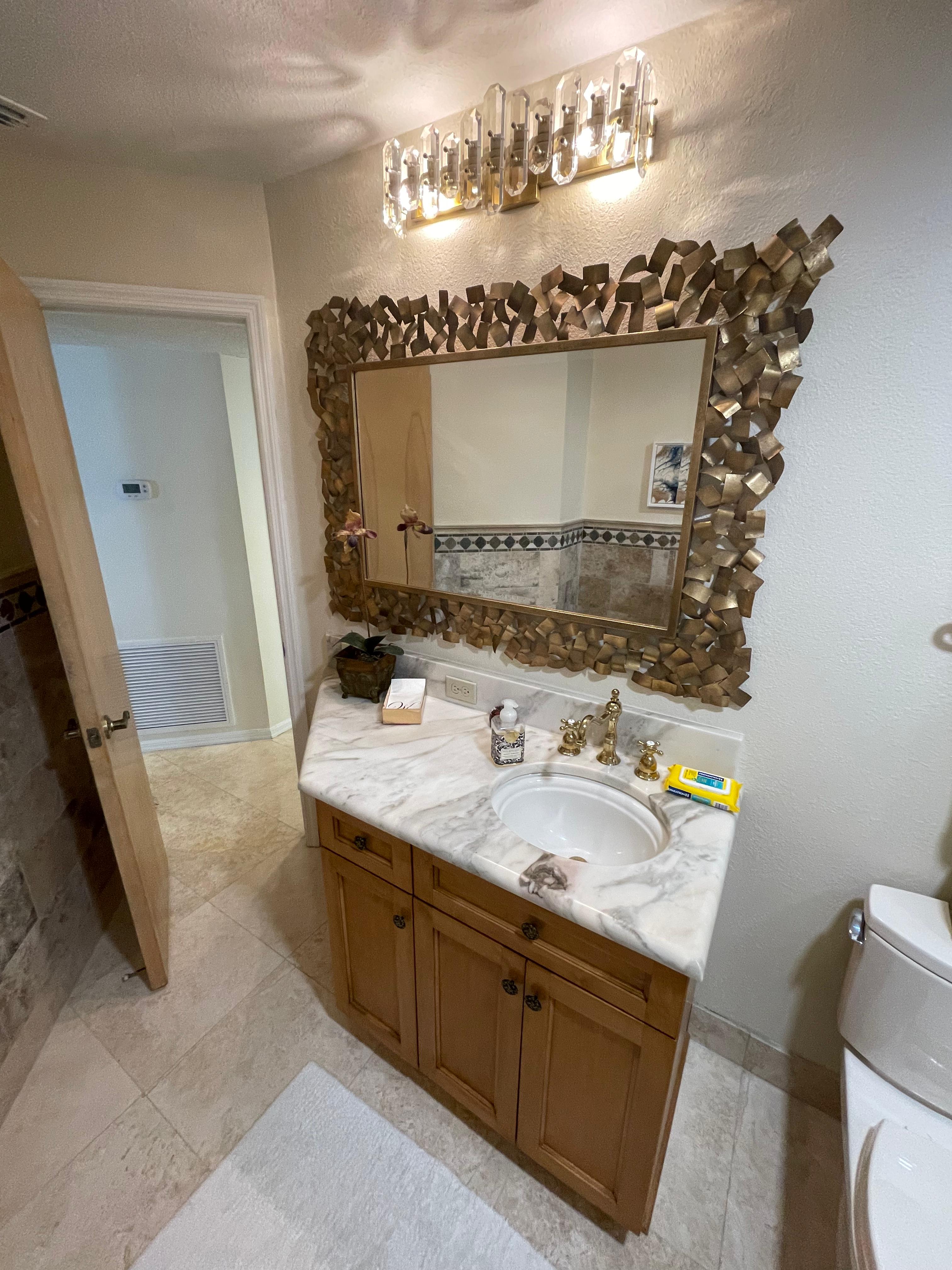 Suite bathroom